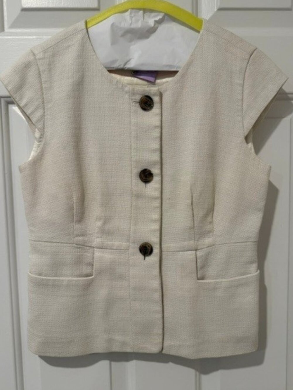 Ivory fitted Banana Republic Vest - Size 6
